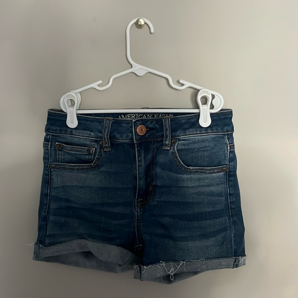 american eagle dark wash jean shorts with cuffed legs